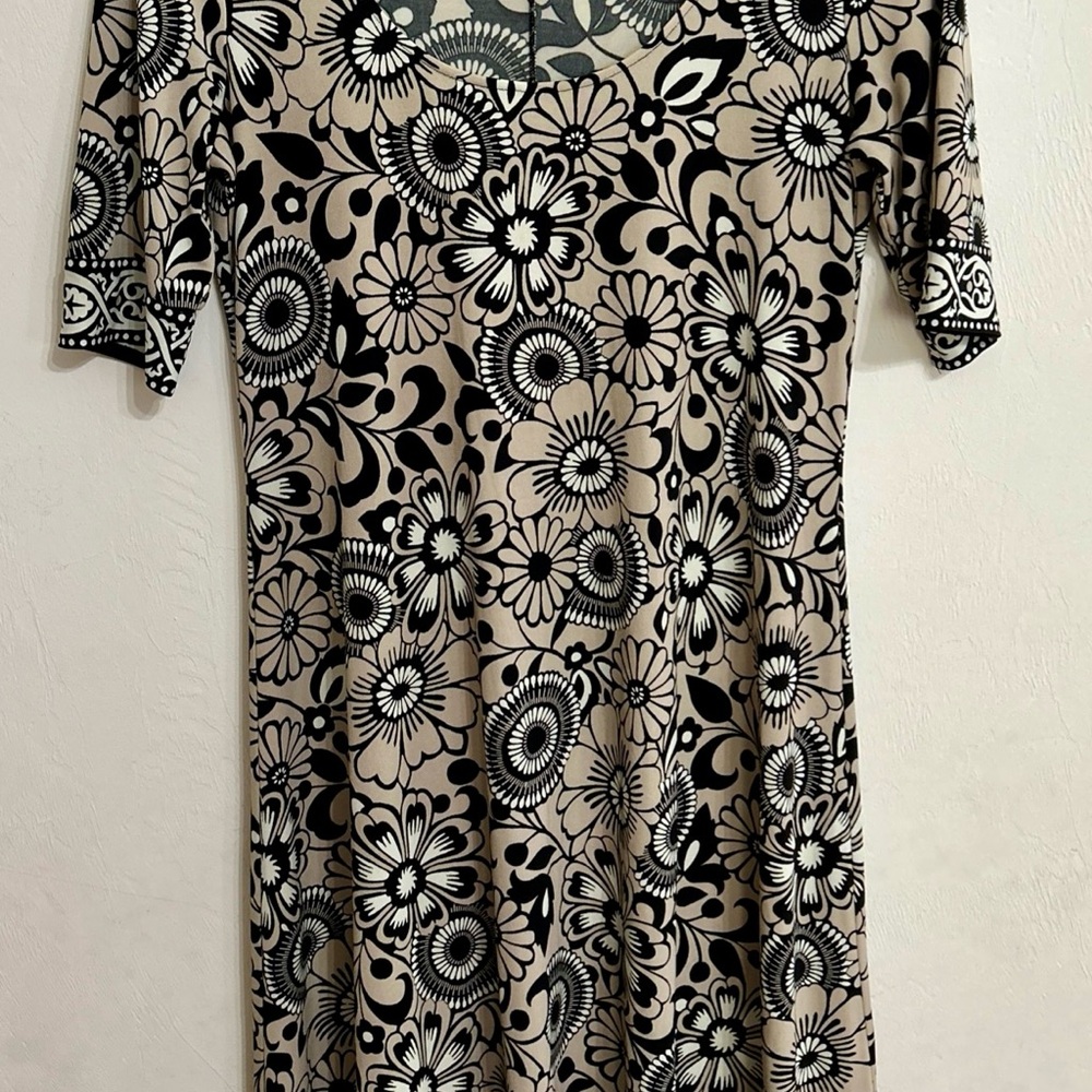 Donna Morgan Beige and Black Floral Long Sleeve Dress